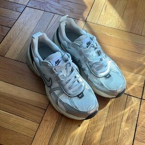 Nike V2K Women's Sneakers